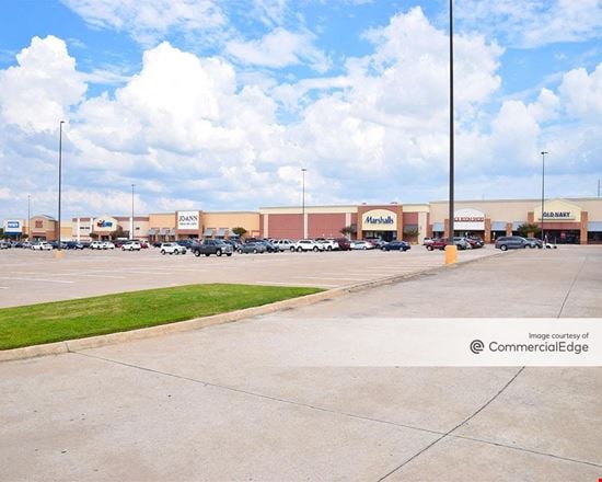 Preview of Retail space for Rent at 2325 South Stemmons Fwy