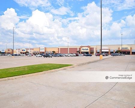 Preview of Retail space for Rent at 2325 South Stemmons Fwy
