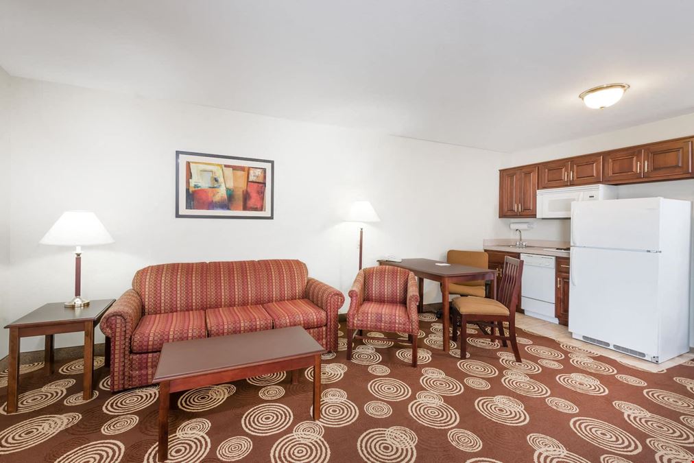 Hawthorn Suites - Seville, OH