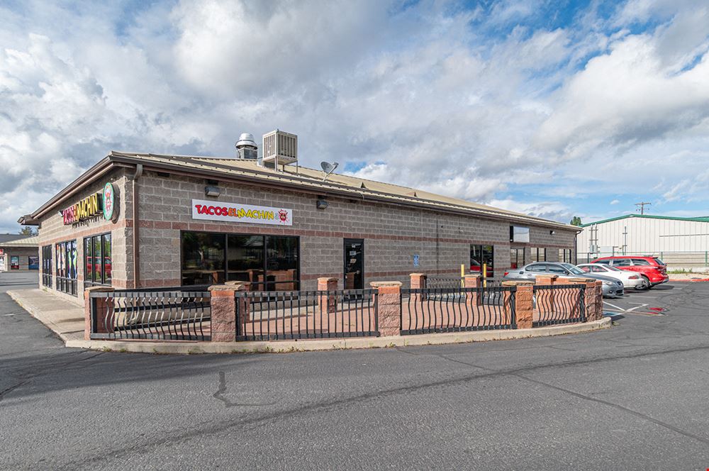 Twin Knolls Retail Center