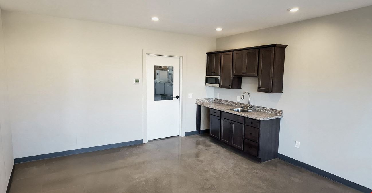 8302-8308 Estates Pkwy.