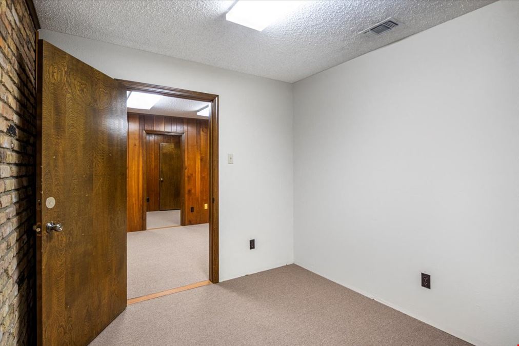 325 W Sabine St