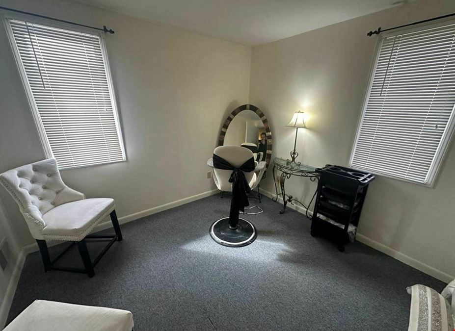 373 Davison Rd - 1550+/- SF RETAIL/OFFICE SPACE