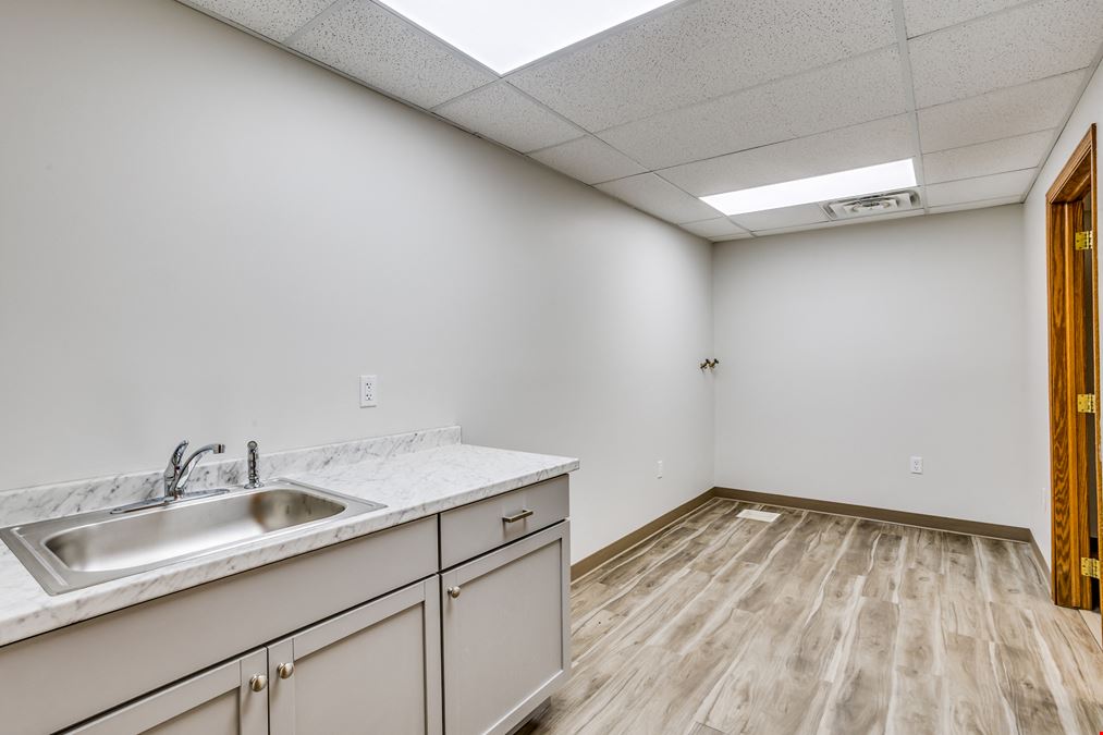 2021 E 4th Ave., Hutchinson