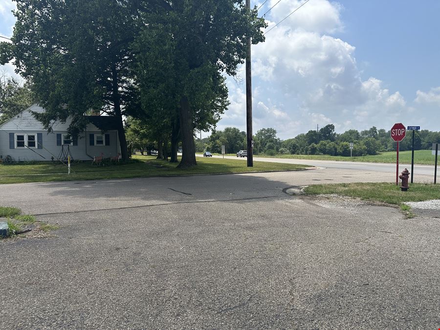 .4 ACRE COMMERCIAL LOT W/ OFFICE FOR LEASE