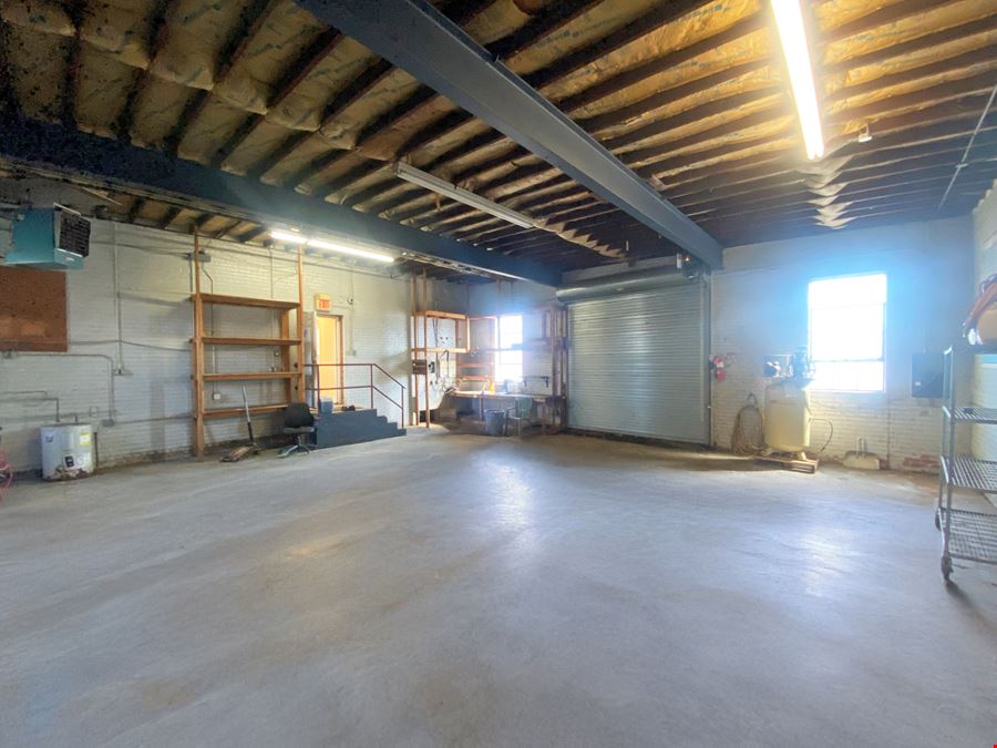500 W Commercial Ave