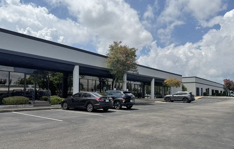 2391 NE Loop 410