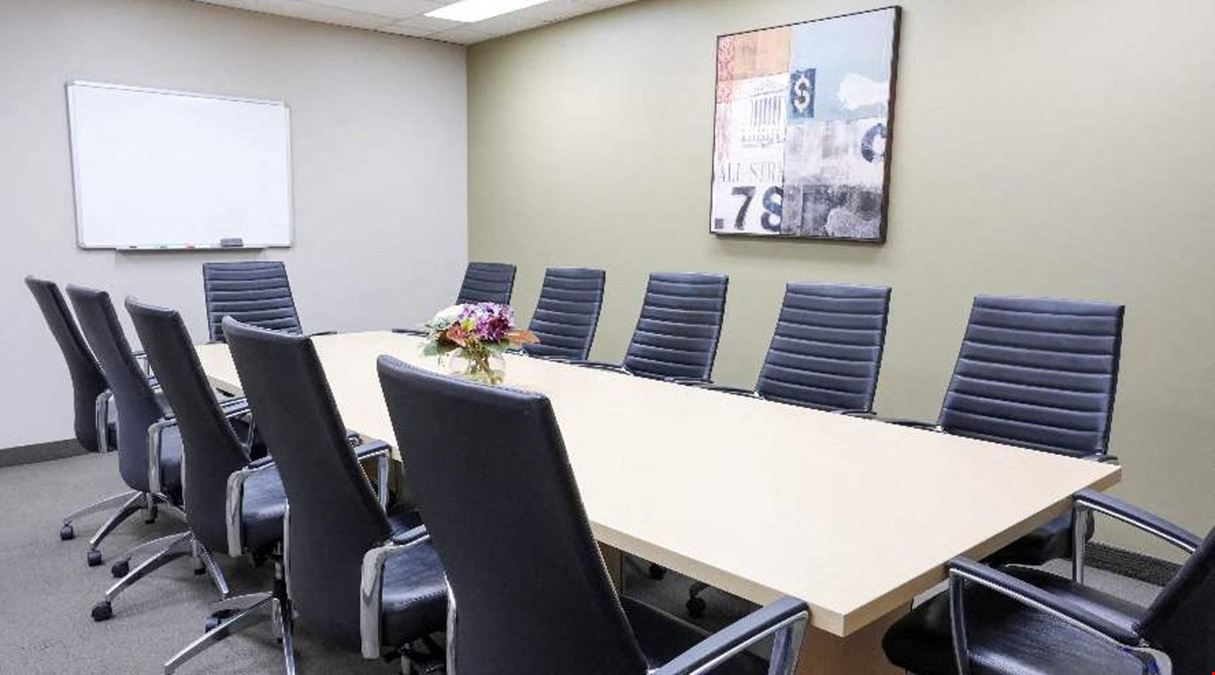 Intelligent Office (Toronto) - Intelligent Office - Yonge Eglinton Centre