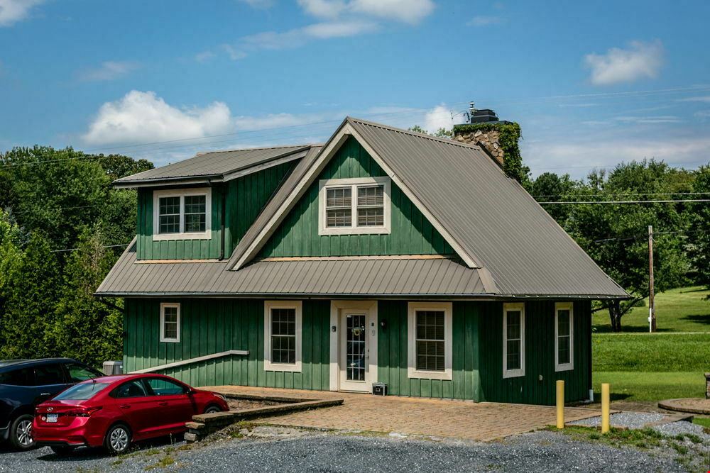 NICE OFFICE BUILDING ON 1.5 ACRE LOT