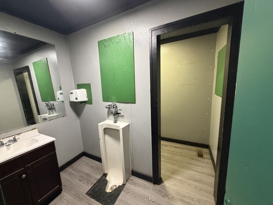 Turnkey Bar/Building for Sale - 523 N Main