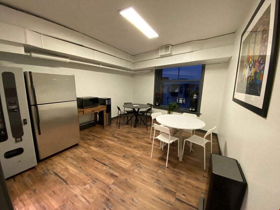 31 W Downer Pl, Suite 203, Aurora, IL 60506