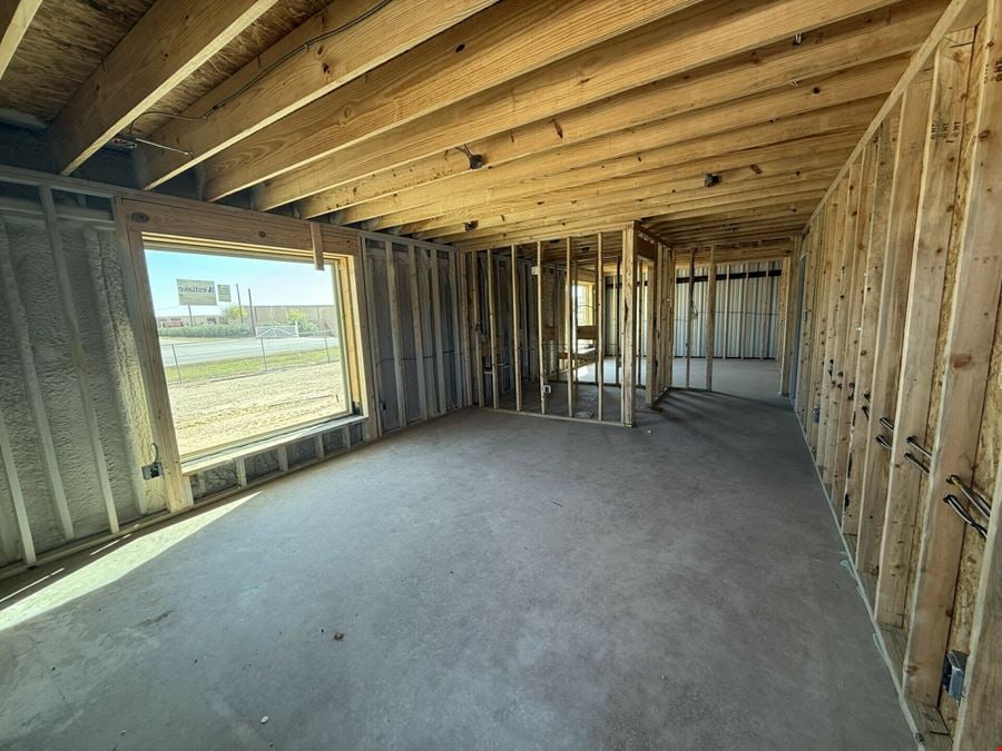 7990 Old Bastrop Rd - D&R Business Complex