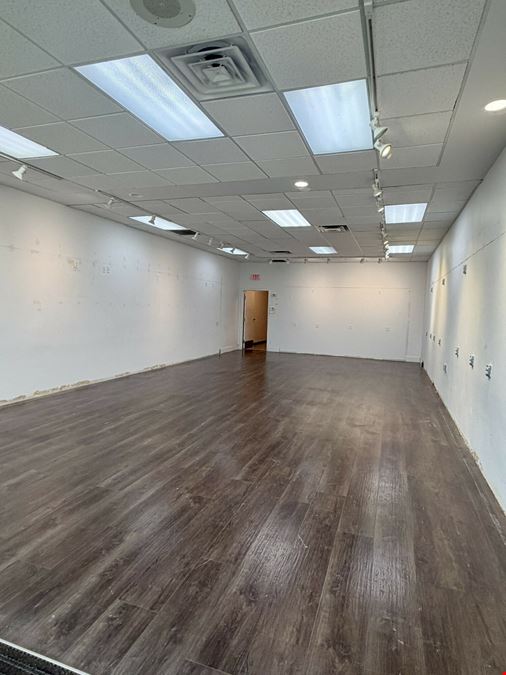 1,200± SF Retail Unit Next to Pizza Hut