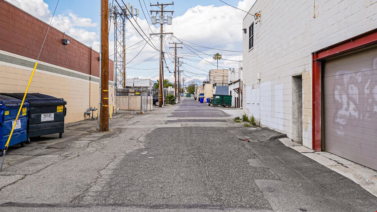 8594 Sierra Avenue, Fontana