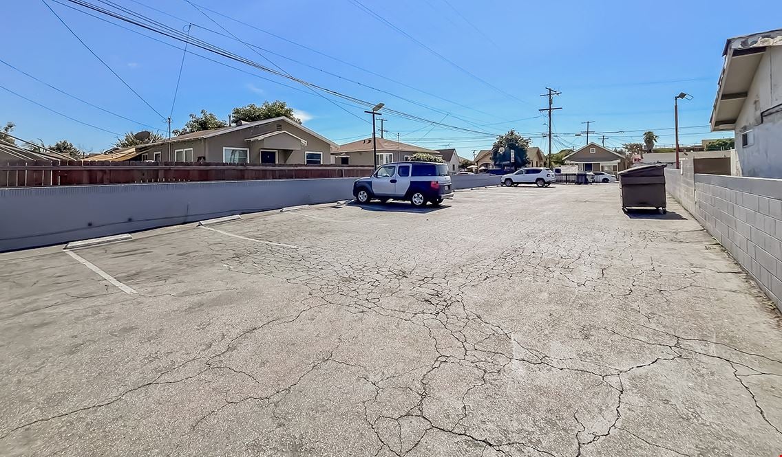 3578 E 1st St & 114 S Hicks Ave