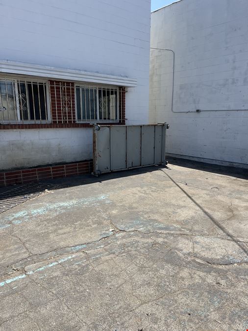 13736-13740 Saticoy St Van Nuys CA 91402