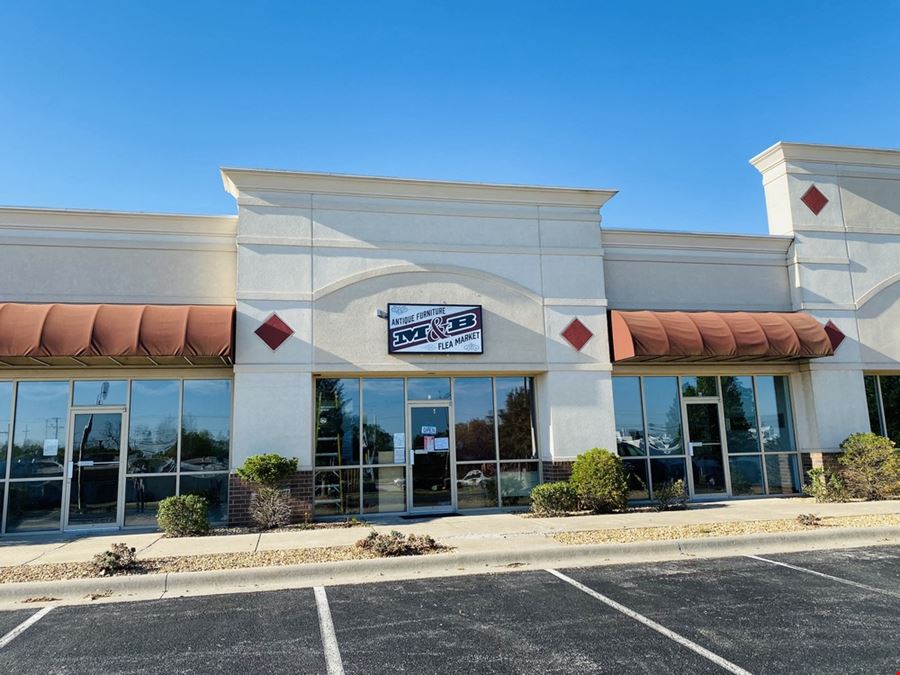 4,200 sf Retail Space For Lease on Republic Rd & West Bypass