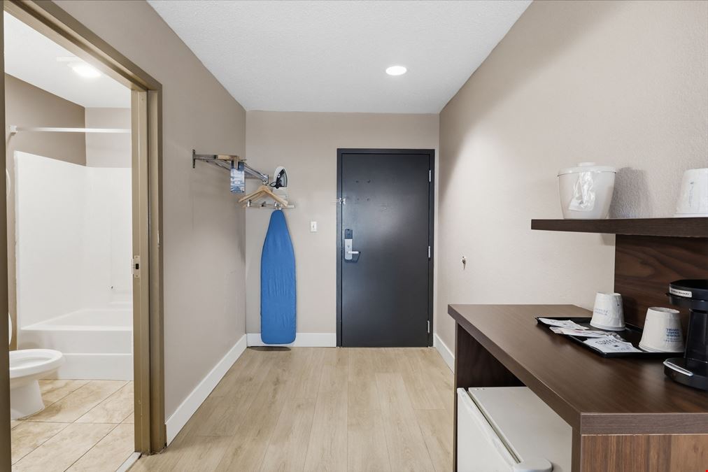 7680 Niagara Falls Blvd - Super 8 by Wyndham