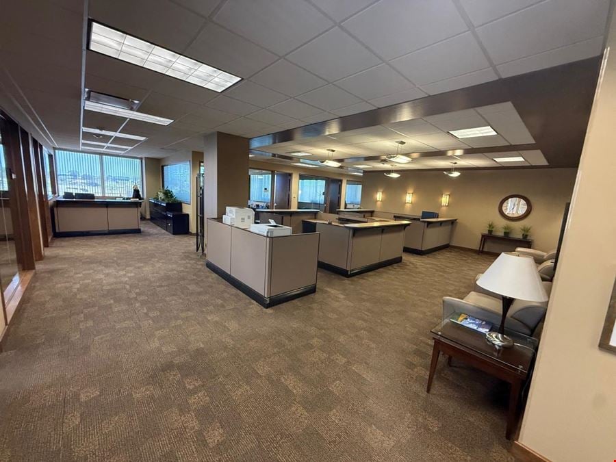 100 E Kimberly Rd, Lease