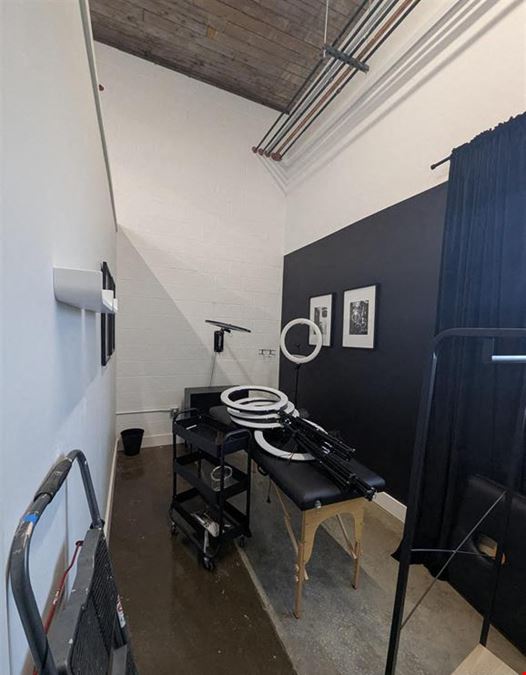 6035 N Knoxville Ave - Suites 103  & 105