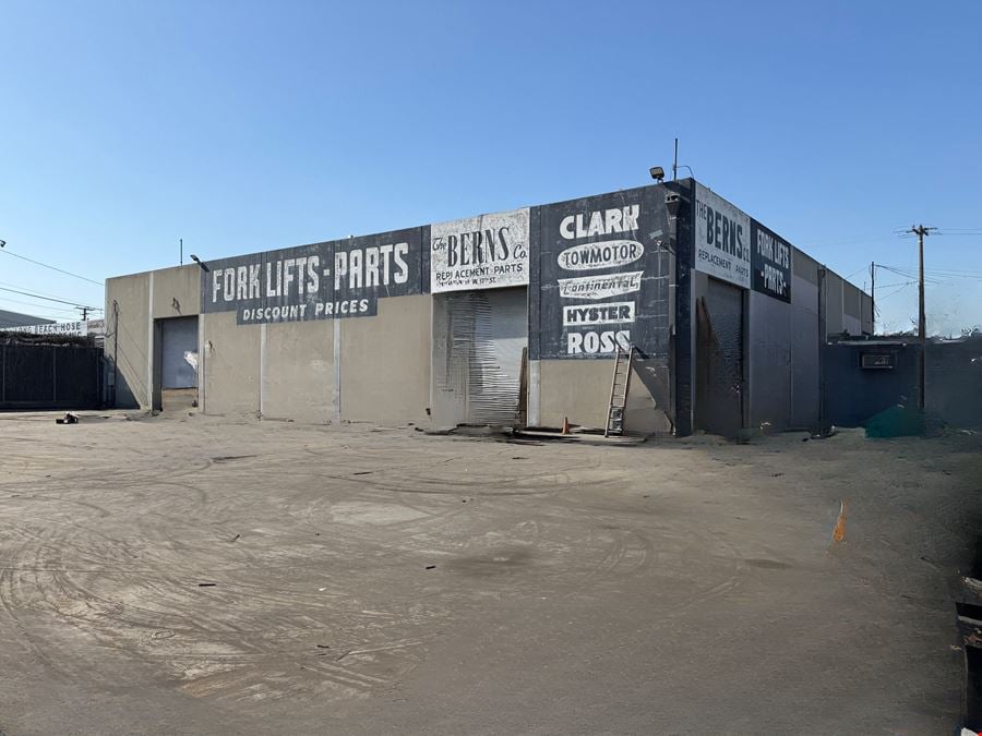 1250 W 17th St