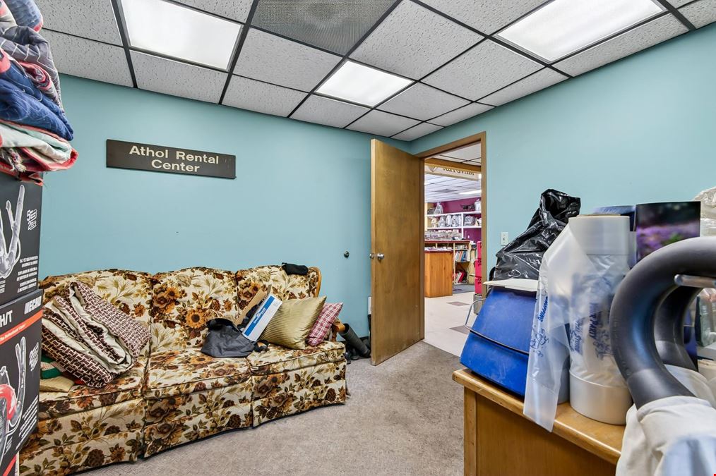 123 S Main St, Athol