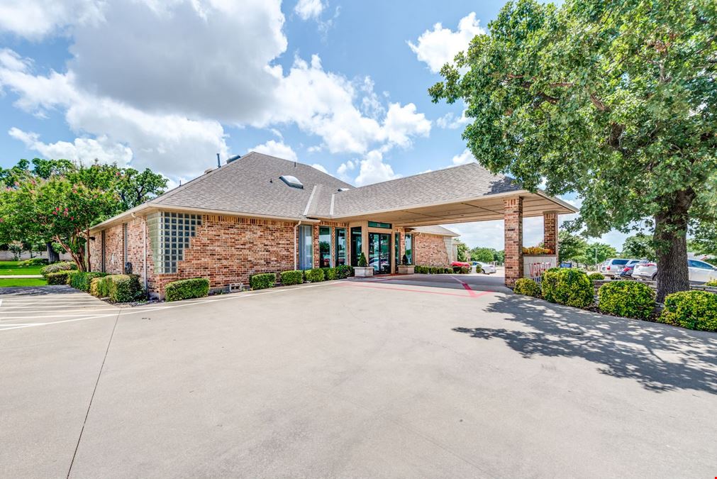 501 W Harwood Rd 