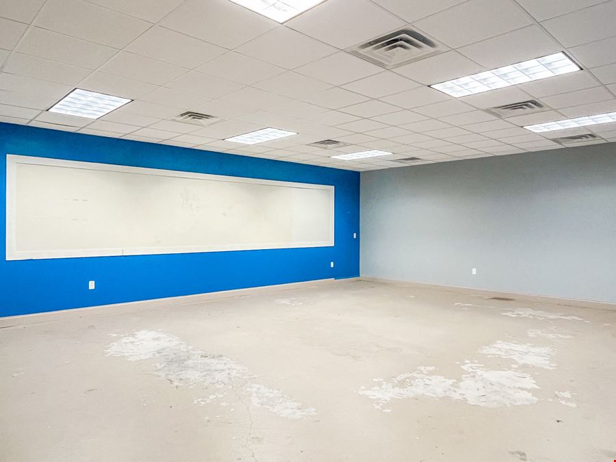 Spacious Office-Warehouse Suites ±0.4 Mile from I-12