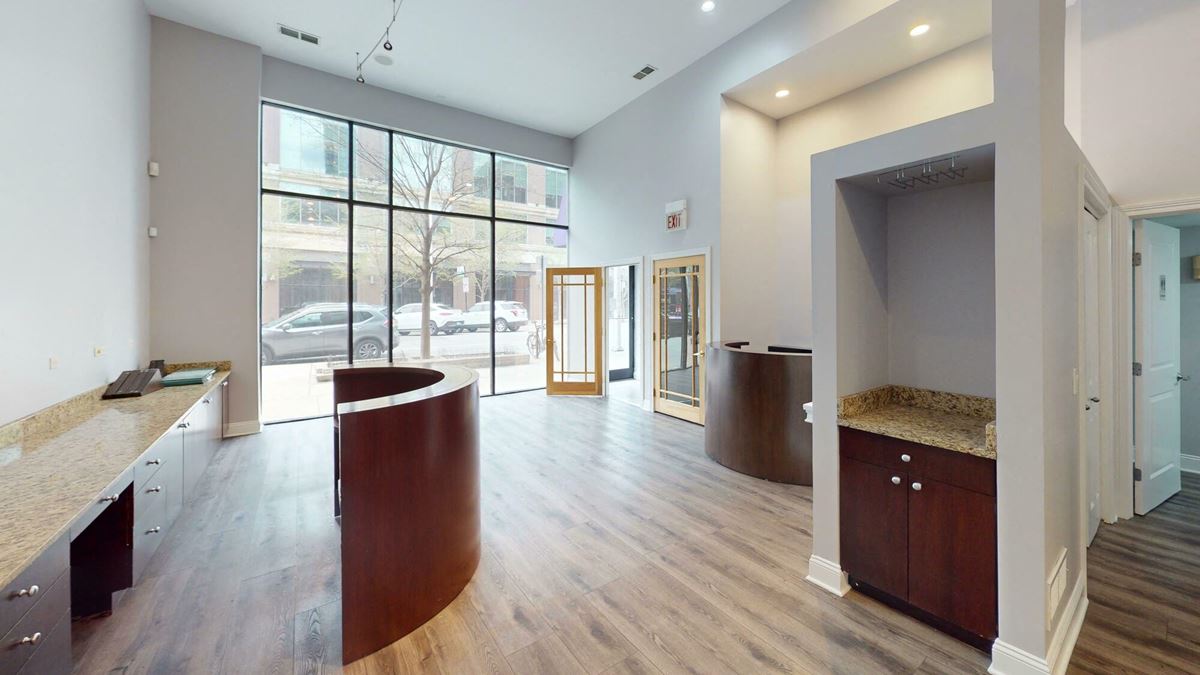 1009 W Fulton