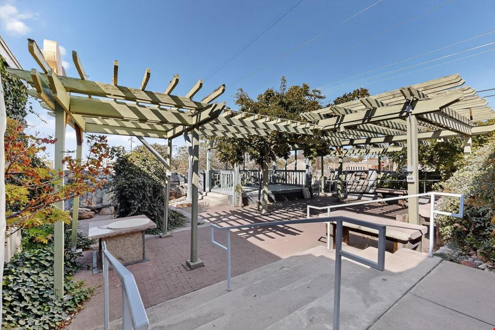 606 Broadway Blvd SE