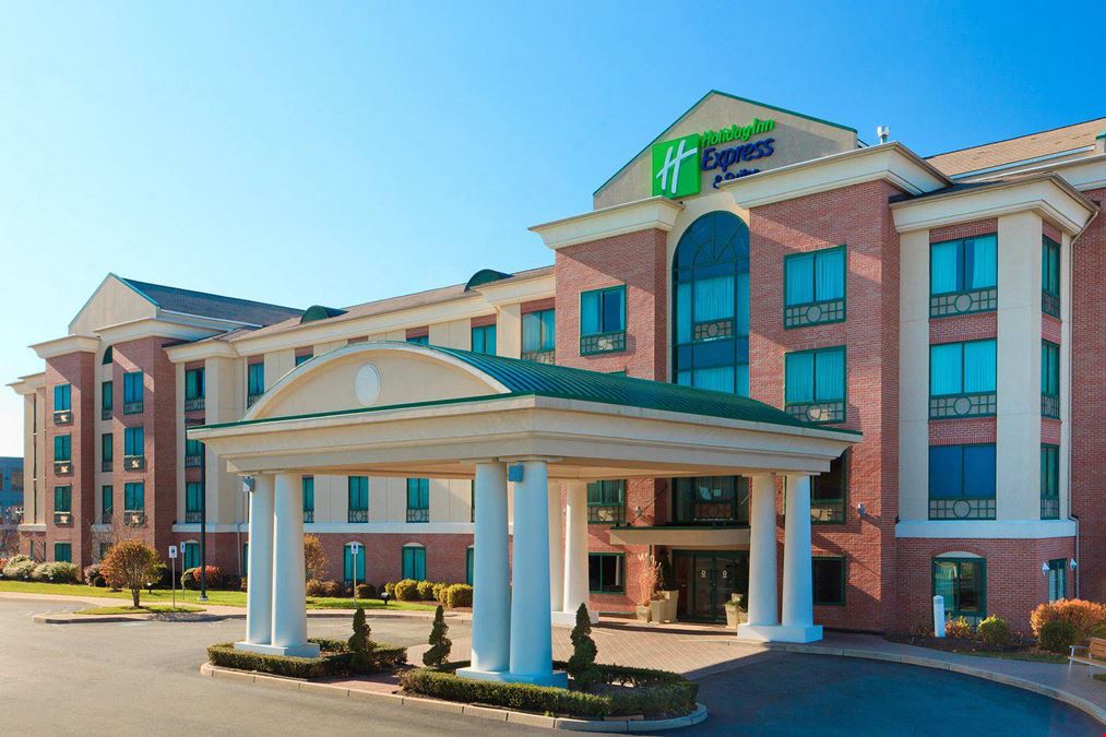 Holiday Inn Express & Suites Warwick RI