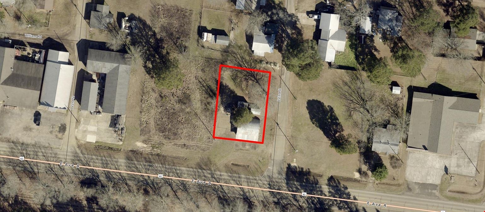 1,008 SF Commercial Shop For Sale