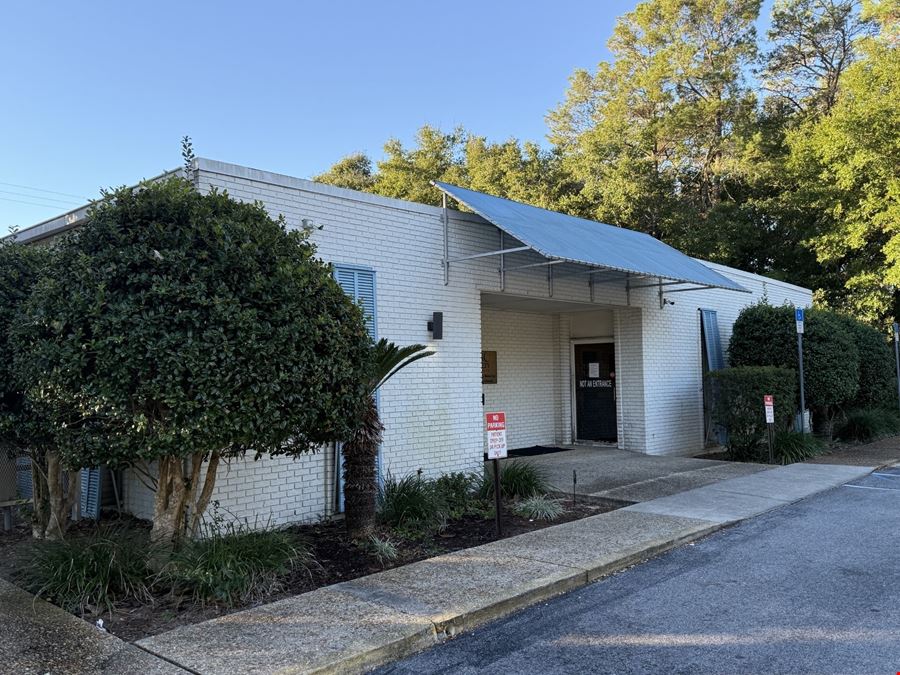2000 Lewis Turner Blvd