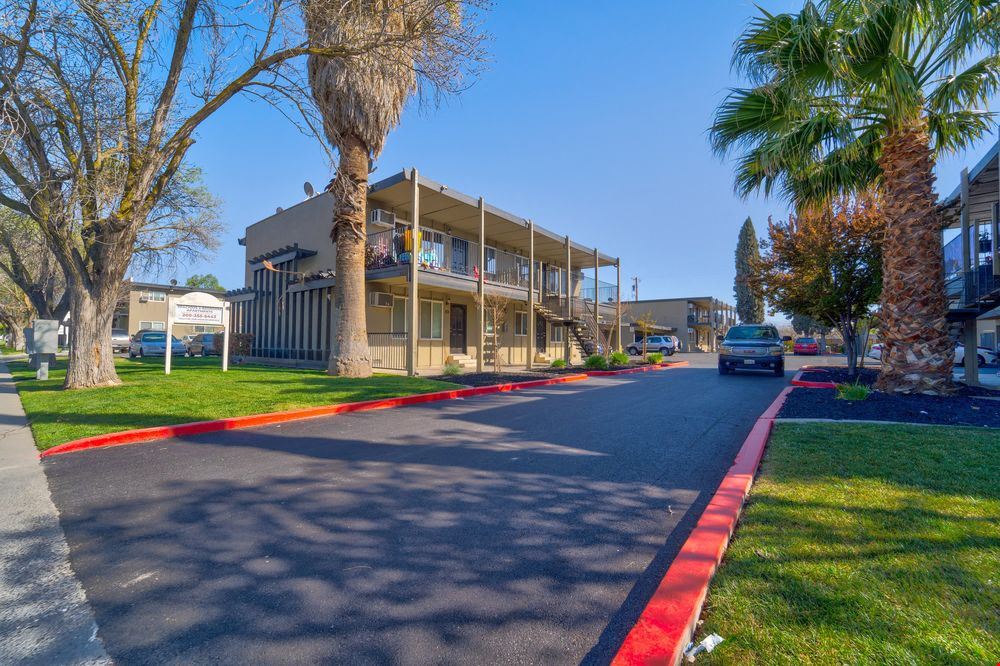 Las Palmas Apartments