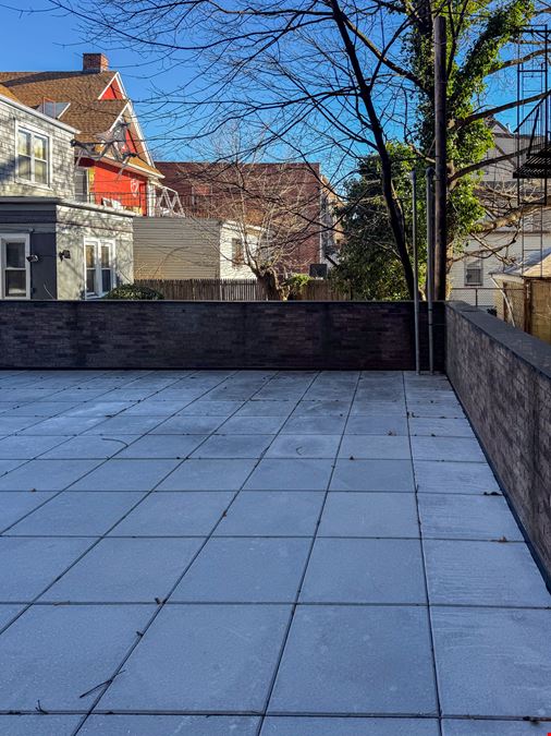 2,350 SF | 265 Ocean Parkway | Community Facility/Office With Glass Frontage For Lease