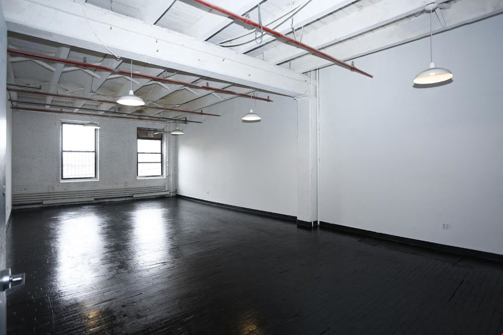 Urban Yard + Footbridge + Queensbridge Studios in Prime Location LIC, Queens