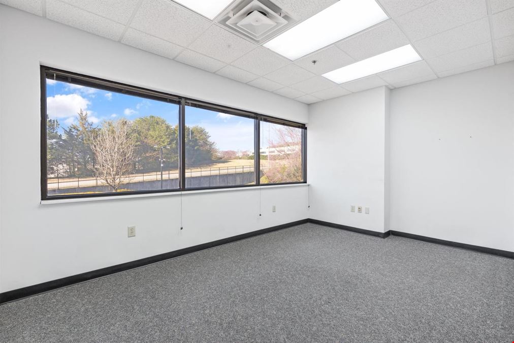 Midpark Road 2,600-22,000 SF Avail. Bus/Ind Park