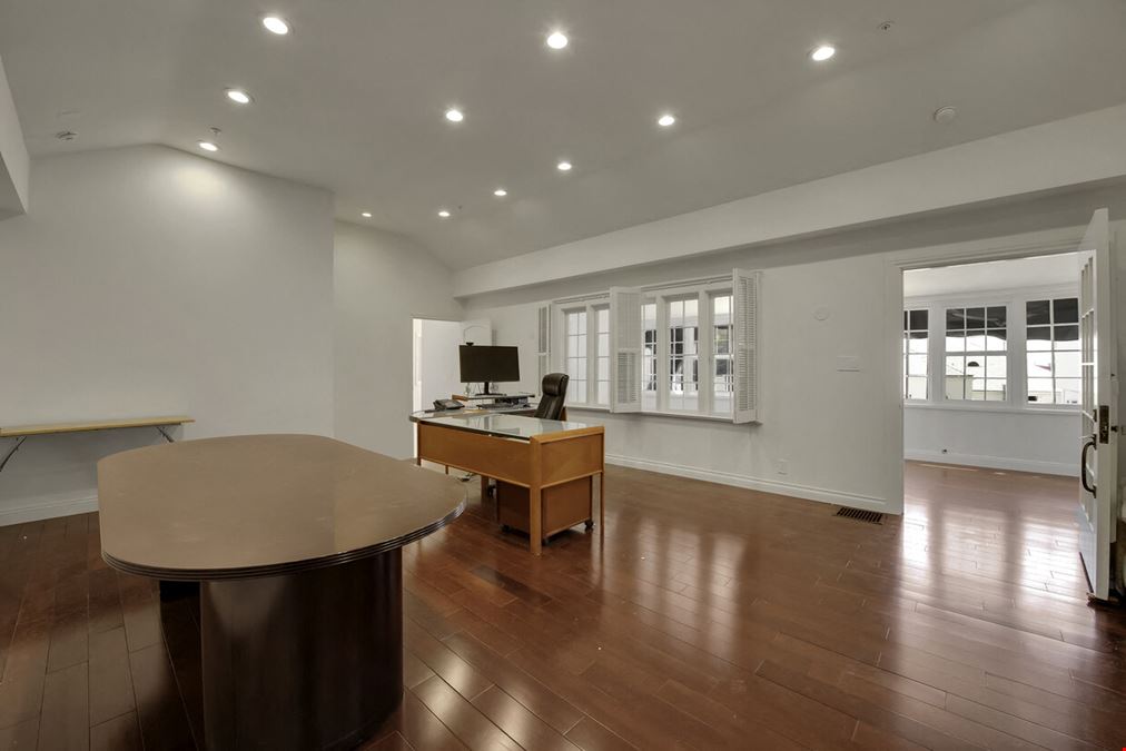 1112 N Sherbourne Dr