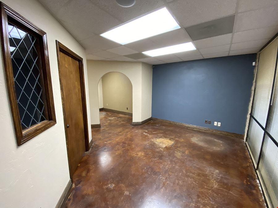 Available For Lease - One Office Spaces & Warehouse on Chestnut & Hwy 65