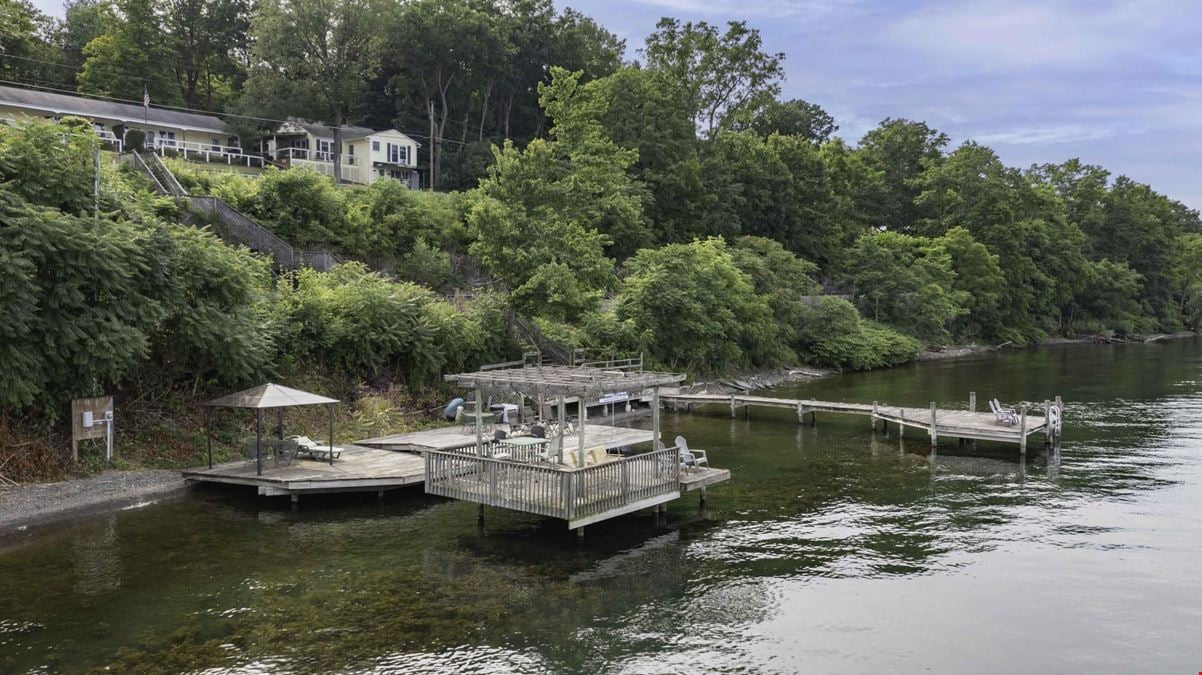 Admiral Peabody's  Lakeside Lodging