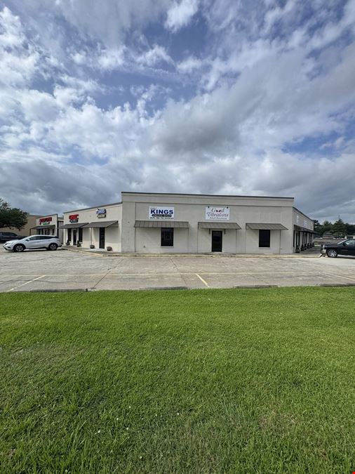 Retail Space Right Off Airline Hwy.