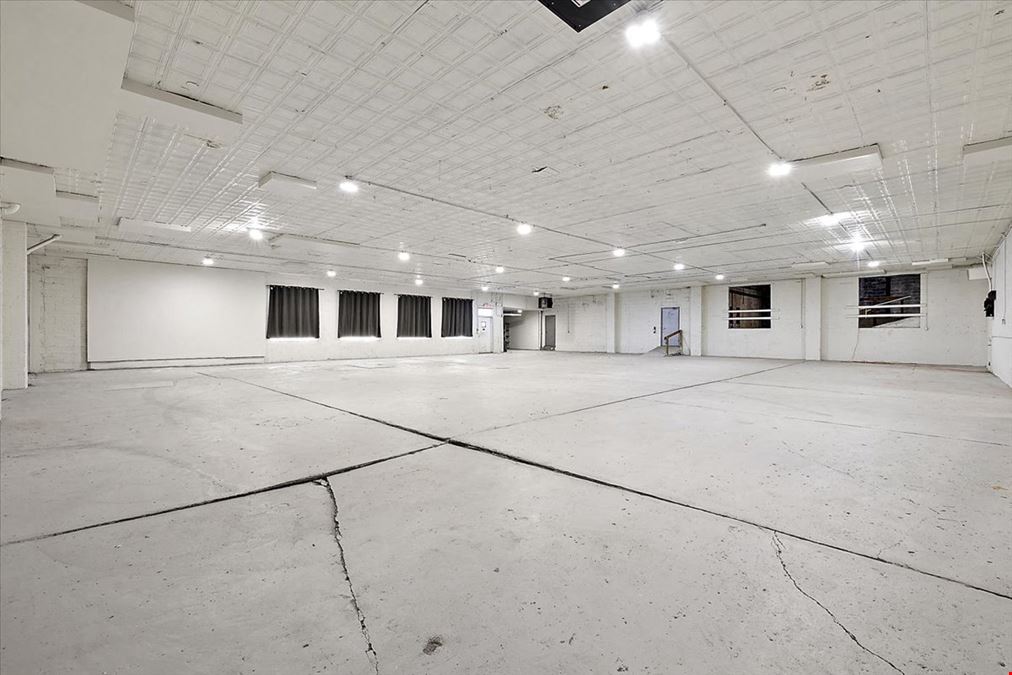 UPDATED INDUSTRIAL/FLEX WAREHOUSE