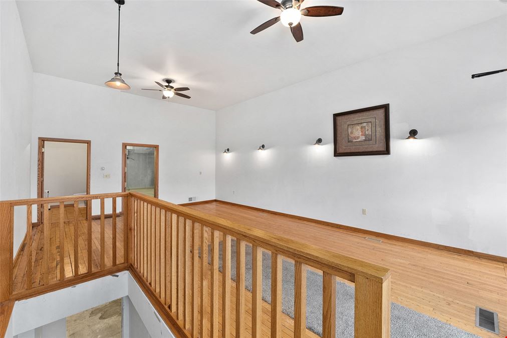 134 W Lincoln St