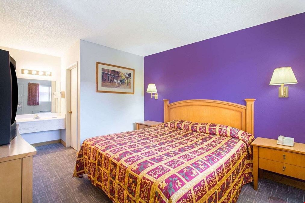 Knights Inn Phoenix at N Black Canyon Hwy