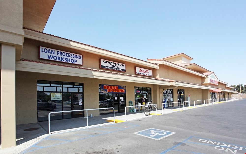 High Exposure Retail Spaces Available in Gateway Plaza