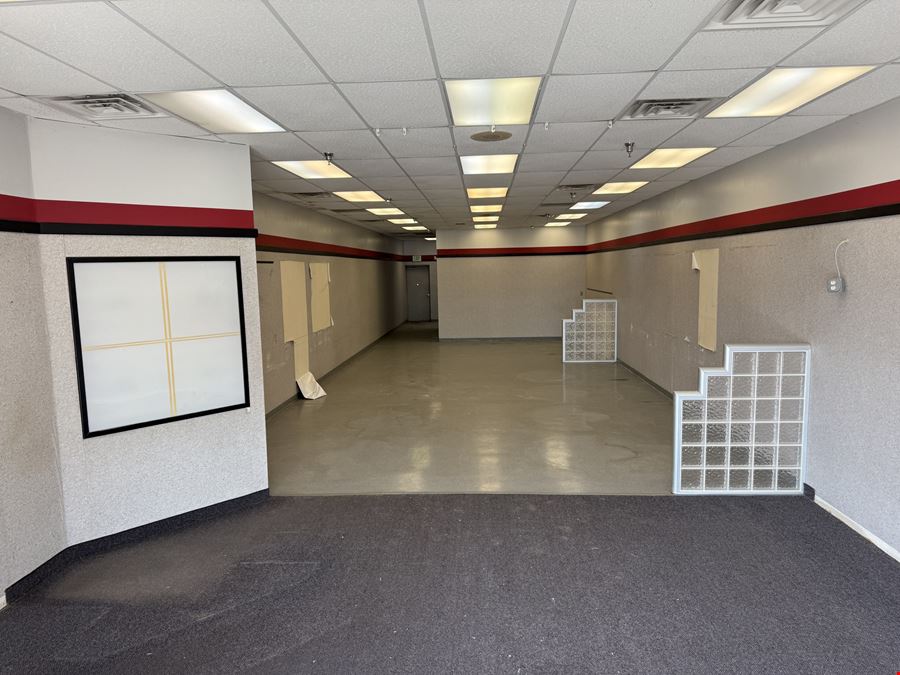 1,544 SF Retail Space in High-Traffic 13th Avenue Shopping Center