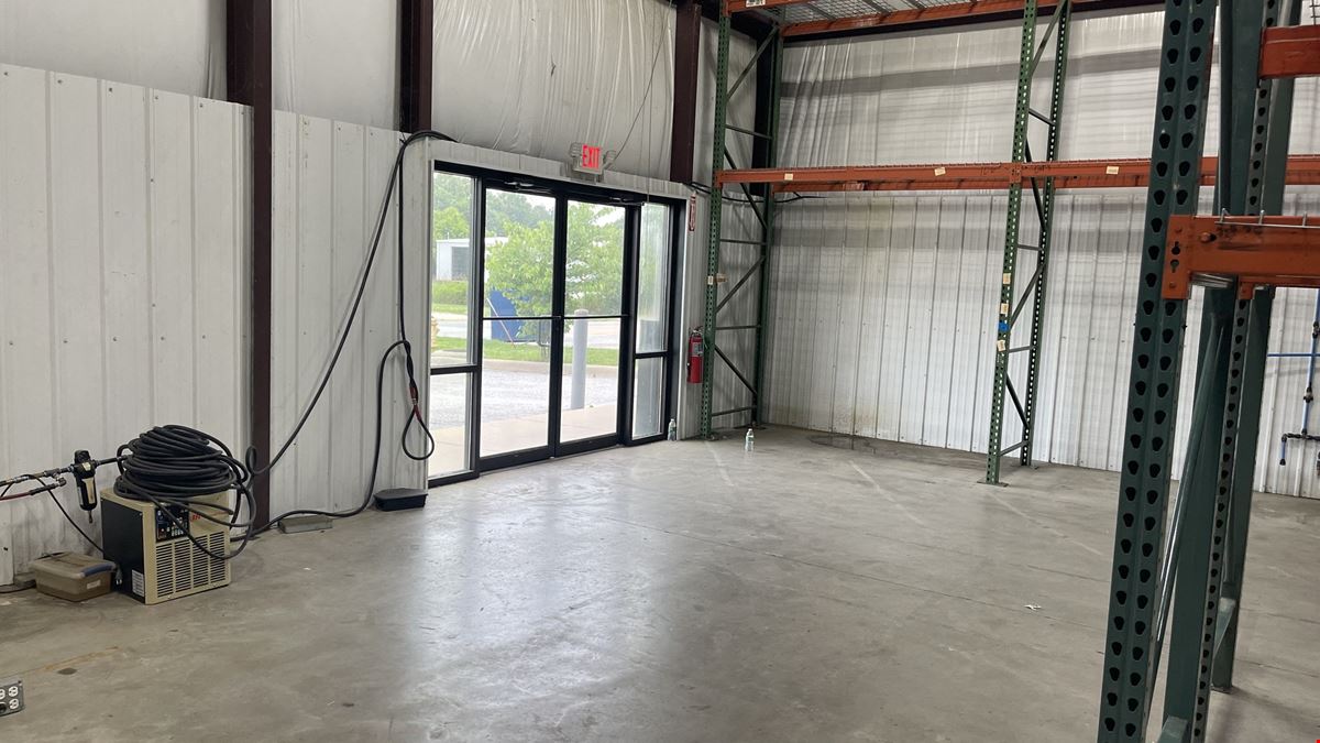 10,000 SF FLEX SPACE LEASE JOHNSON, AR