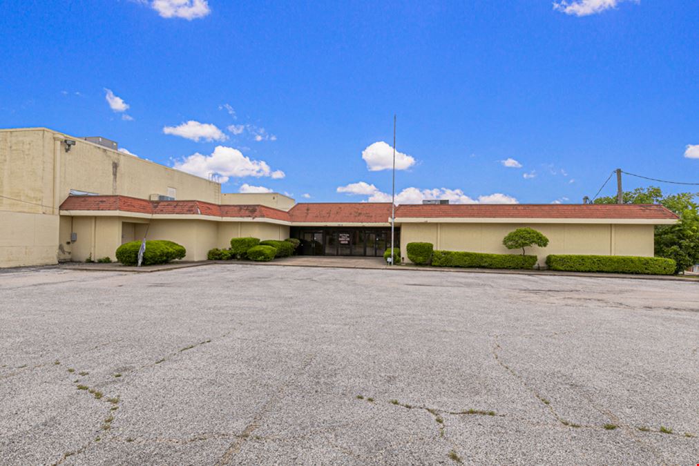 35,000 SF Church & 20,000 SF Youth Center For Sale in Downtown Greenville, TX