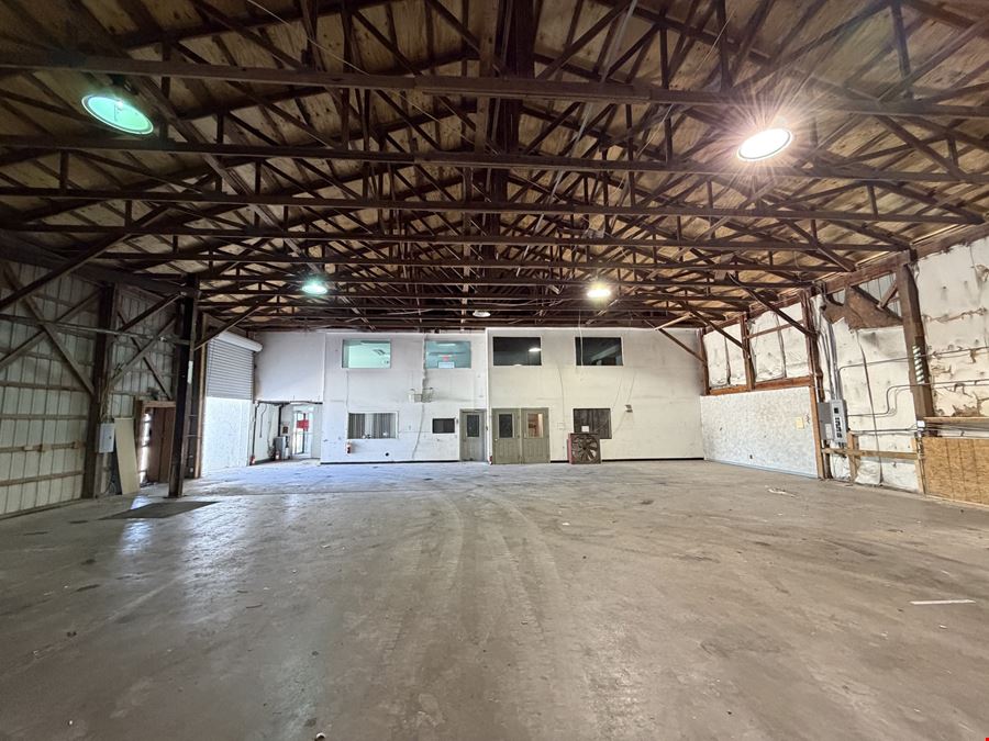Office / Showroom / Warehouse ~ 17,000 SF Available