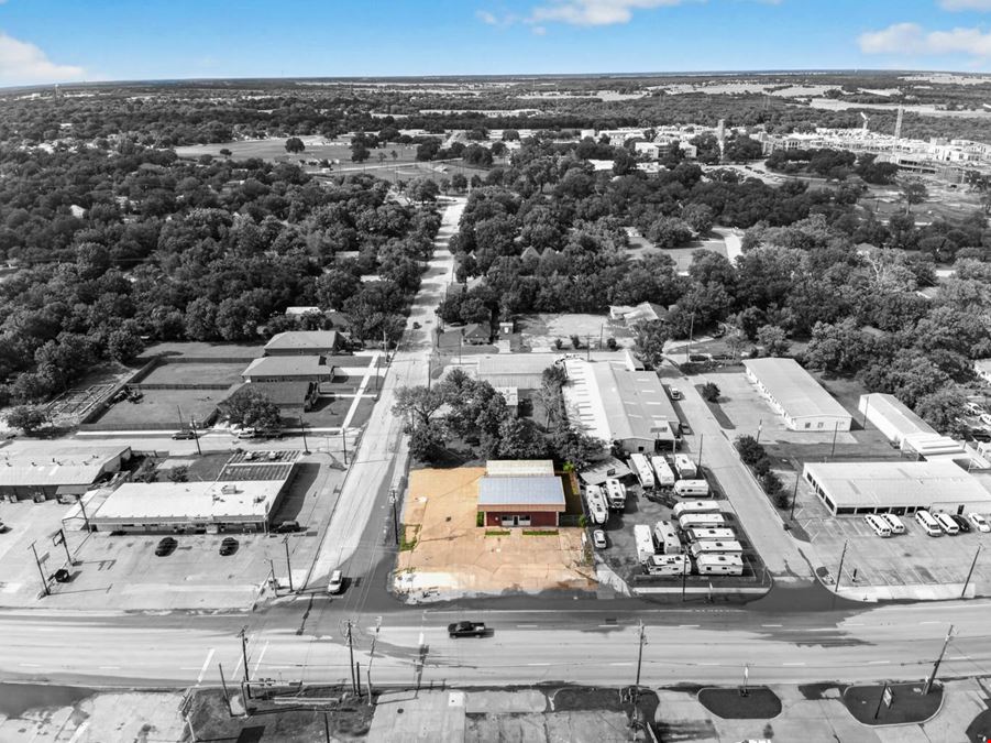815 E Moore Ave